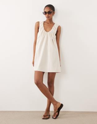 Gerafftes Minikleid in Steinbeige mit tiefem Ausschnitt und abgerundetem Beinschnitt-Weiß Weiß 42