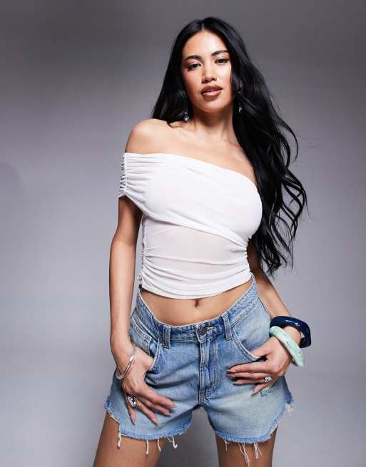 ASOS DESIGN – Gerafftes Oberteil aus Netzstoff in Cremeweiß mit One-Shoulder-Träger