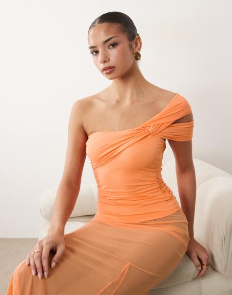 ASOS DESIGN – Gerafftes Oberteil aus Polyamid in Apricot mit verdrehter Schulterpartie - view 1