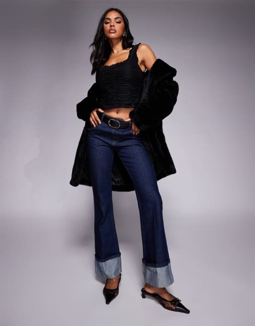 ASOS DESIGN – Gerafftes Oberteil in Schwarz mit Knopfdetail vorne und Milchmädchen-Design, 4 von 4