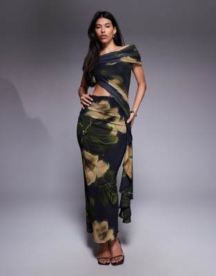 ASOS DESIGN - Gerafftes, schulterfreies Netzstoff-Midikleid mit gerüschtem Schärpendetail und Blumenmuster in Schwarz un...