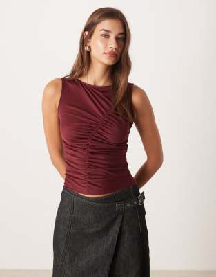 ASOS DESIGN - Gerafftes Tanktop aus Jersey in Burgunderrot