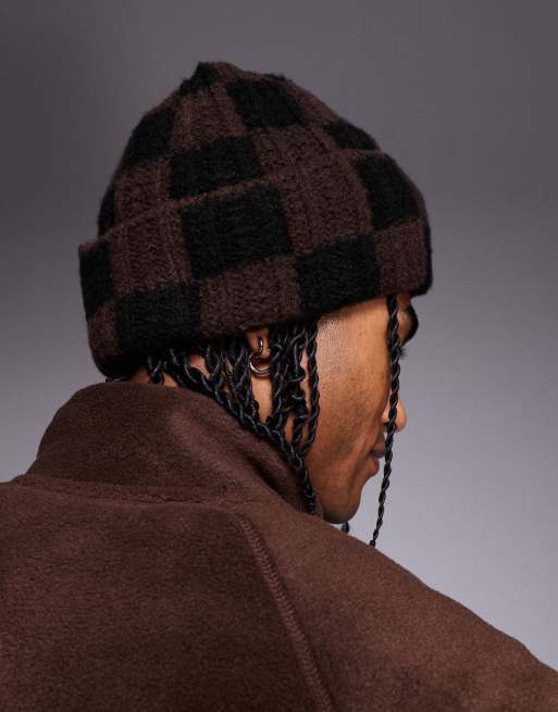 ASOS DESIGN - Geribbeld gebreide beanie met ruitpatroon in bruin en zwart, 2 van 3