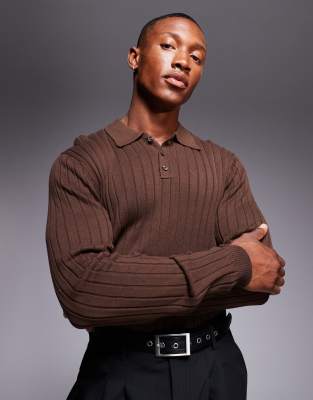 ASOS DESIGN - Geribbeld gebreide polo met lange mouwen en muscle fit in bruin