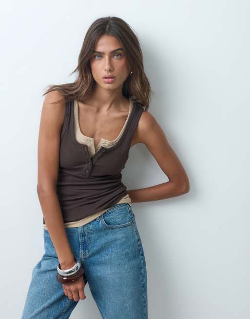 ASOS DESIGN - Geribbeld henley hemdje met lage ronde hals in chocoladebruin, 4 van 5