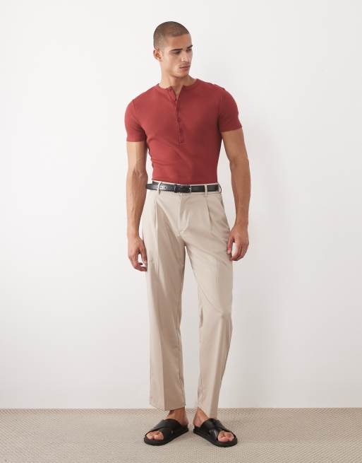 ASOS DESIGN - Geribbeld muscle fit T-shirt met henley-hals in rood, 2 van 5