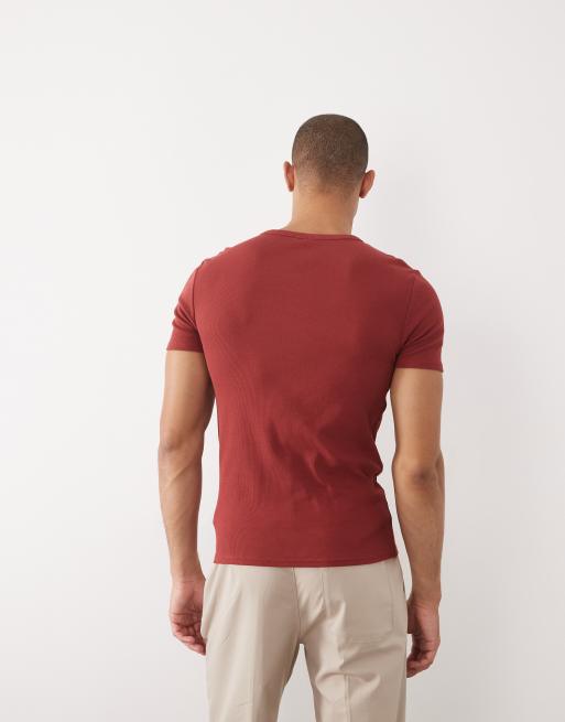 ASOS DESIGN - Geribbeld muscle fit T-shirt met henley-hals in rood, 4 van 5