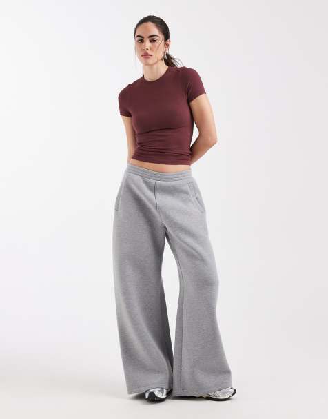 ASOS DESIGN - Geribbeld naadloos bra-free T-shirt met gekrompen design en ronde hals in roestbruin - view 1