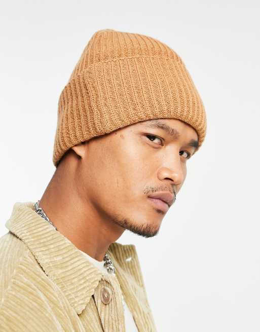 ASOS DESIGN - Geribbelde beanie van lamswol met brede omslag in karamel