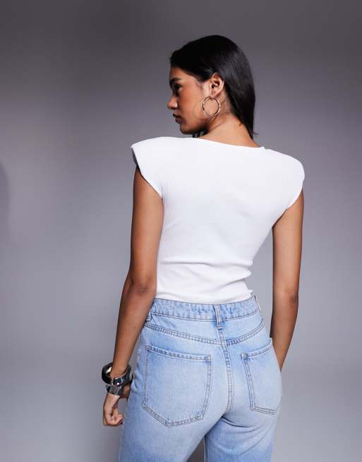 ASOS DESIGN - Geribbelde body met schoudervulling in wit, 4 van 4