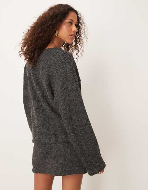 ASOS DESIGN - Geribbelde bouclé top met V-hals in antracietgrijs, deel van co-ord set, 4 van 4