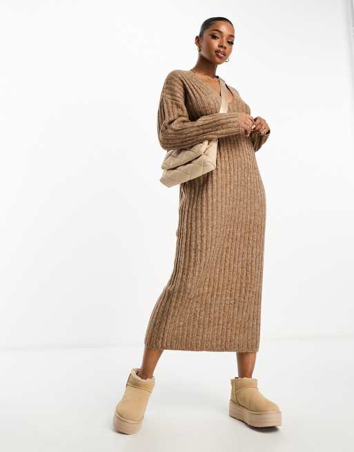 ASOS DESIGN Geribbelde gebreide maxi jurk met V hals in camel