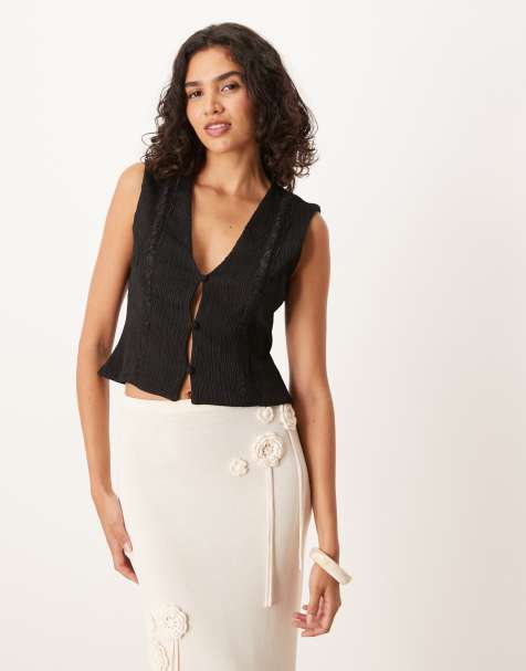 ASOS DESIGN - Geribbelde geplooide gilet met kanten rand in zwart - view 1
