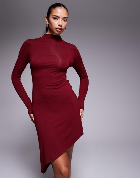 ASOS DESIGN - Geribbelde mini jurk met asymmetrische zoom in wijnrood - view 1