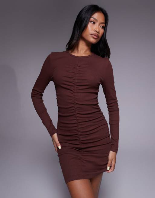ASOS DESIGN - Geribbelde mini jurk met rimpeleffect in chocoladebruin, 2 van 4