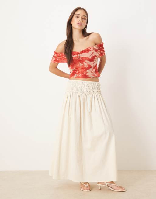 ASOS DESIGN - Gerimpelde bardottop van mesh met blote schouders en rode bloemenprint, 2 van 4
