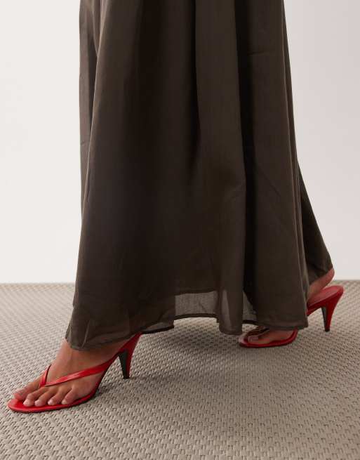 ASOS DESIGN gerimpelde co-ord volumineuze maxi rok in bruin, 4 van 5