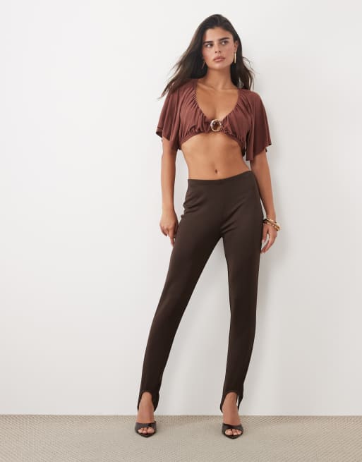 ASOS DESIGN gerimpelde luchtige crop top met schelpdetail in bruin, 3 van 4