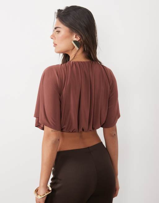 ASOS DESIGN gerimpelde luchtige crop top met schelpdetail in bruin, 4 van 4