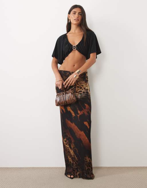 ASOS DESIGN gerimpelde luchtige crop top met schelpdetail in zwart, 2 van 4