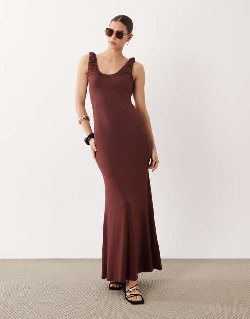 ASOS DESIGN - Gerimpelde midi jurk met lage ronde hals in chocoladebruin, 2 van 4