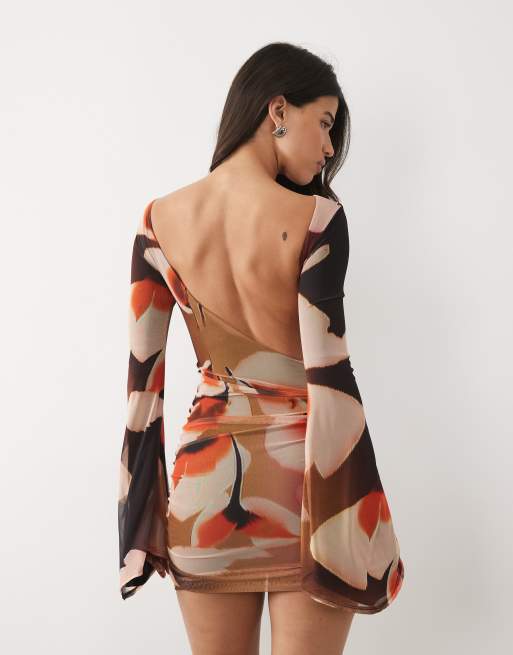 ASOS DESIGN - Gerimpelde mini jurk van mesh met watervalmouwen en rode bloemenprint, 2 van 4
