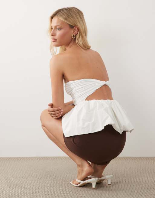 ASOS DESIGN gerimpelde peplum bandeautop met uitsnijding op de rug in wit, 2 van 4