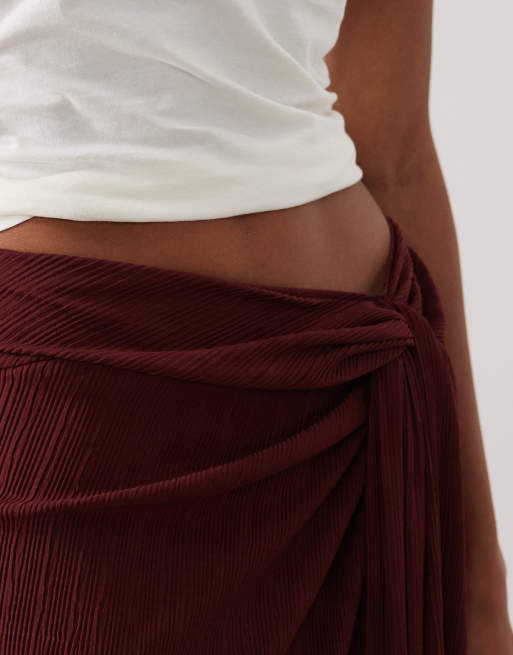 ASOS DESIGN - Gerimpelde plissé mini sarongrok met gedrapeerd detail in wijnrood, 5 van 5