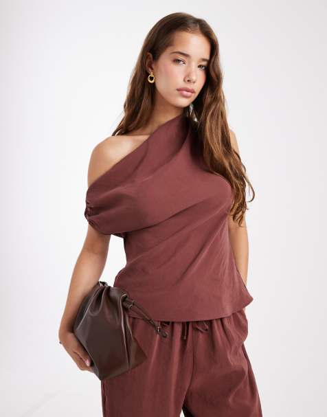 ASOS DESIGN - Gerimpelde top met blote schouder in bruin, deel van co-ord set - view 1