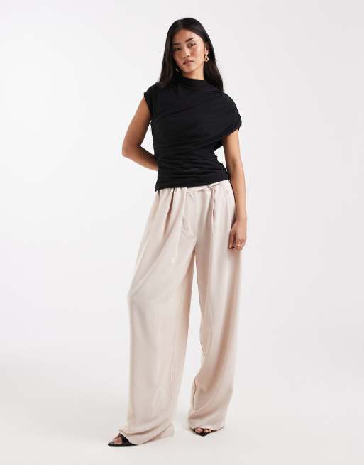 ASOS DESIGN - Gerimpelde top van gladde stof met gedrapeerd detail in zwart, 2 van 4