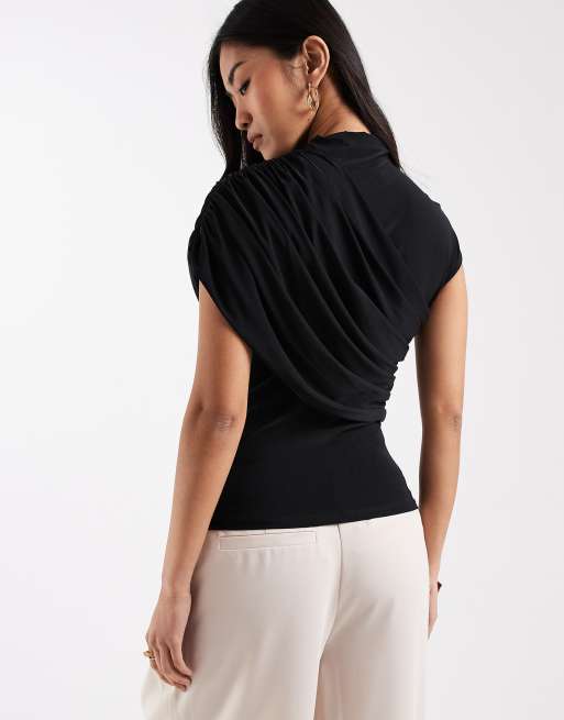 ASOS DESIGN - Gerimpelde top van gladde stof met gedrapeerd detail in zwart, 3 van 4