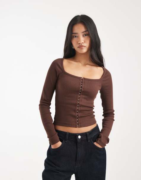 ASOS DESIGN - Gerimpelde top van gladde stof met lange pasvorm en haak- en oogsluiting in chocoladebruin - view 1