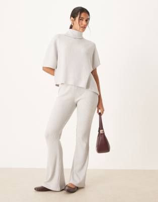 ASOS DESIGN - Gerippte, gebürstete Schlaghose in Grau, Kombiteil