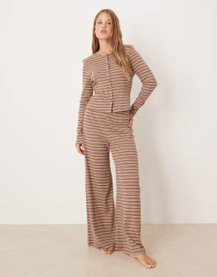 ASOS DESIGN - Gerippte Hose in gestreiftem Braun mit weitem Bein-Brown
