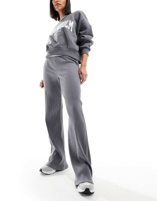 ASOS DESIGN – Gerippte Hose in Grau mit weitem Bein