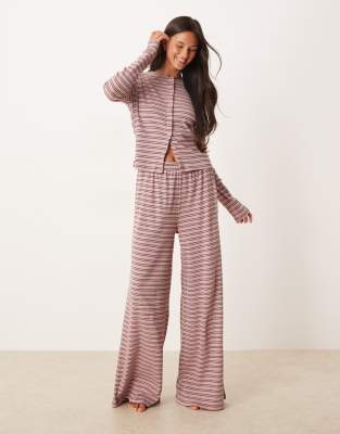 ASOS DESIGN - Gerippte Pyjamahose mit Streifen in Rosa und Braun und weitem Bein