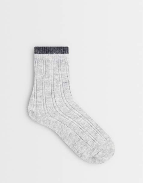 ASOS DESIGN gerippte Socken mit mehrlagigem, weichem Volantabschluss in Grau und Anthrazit - view 1