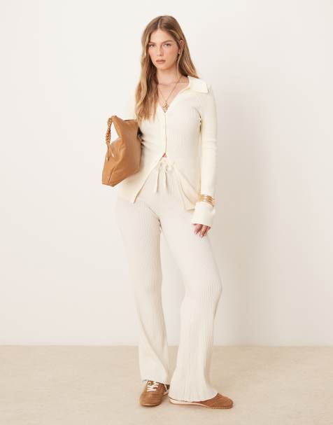 ASOS DESIGN – Gerippte Strickjacke in Creme mit V-Ausschnitt und Kragen - view 1