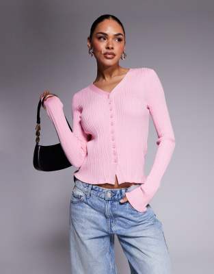 ASOS DESIGN - Gerippte Strickjacke in Rosa mit Knopfleiste, Rüschen und V-Ausschnitt, Kombiteil