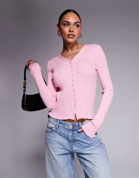 ASOS DESIGN – Gerippte Strickjacke in Rosa mit Knopfleiste, Rüschen und V-Ausschnitt, Kombiteil - view 1