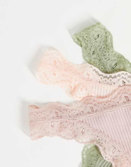 ASOS DESIGN – Gerippte Tangas in Rosa, Nerzrosa und Salbeigrün mit Spitzenbesatz im 3er-Pack, 4 von 4
