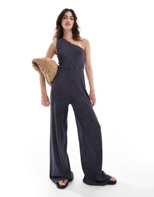 ASOS DESIGN - Gerippter Jumpsuit in verwaschenem Anthrazit mit One-Shoulder-Träger-Grau