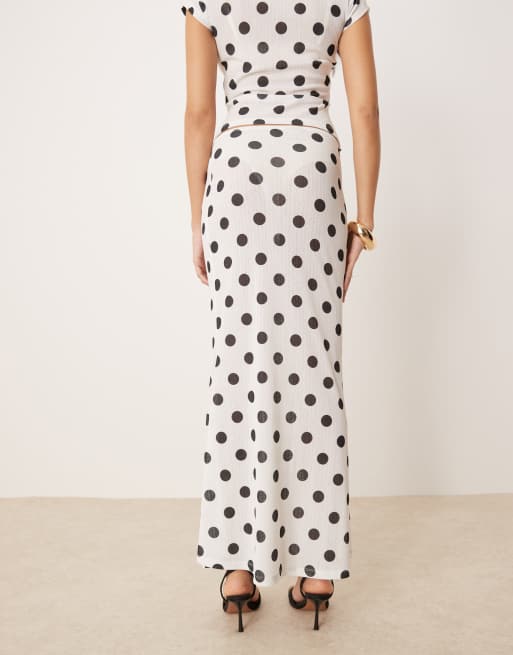 ASOS DESIGN – Gerippter Maxirock aus feinem Stoff in Ecru mit Punktemuster und tiefem Bund, 4 von 5