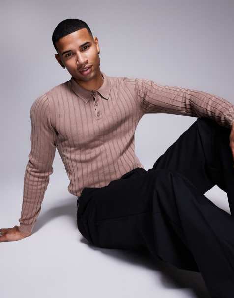 ASOS DESIGN – Gerippter Strickpullover mit Muskelshirt-Passform in Braun und Polokragen - view 1