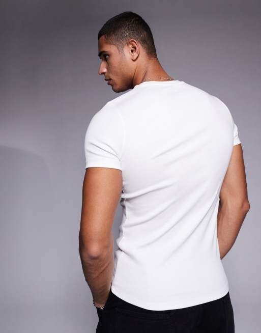 ASOS DESIGN – Geripptes Basic-T-Shirt in Weiß mit körperbetontem Schnitt   , 4 von 4