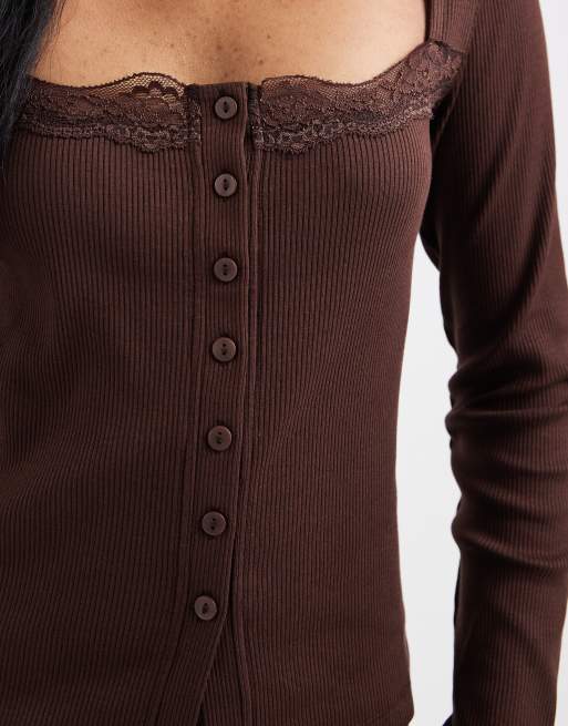 ASOS DESIGN – Geripptes Baumwoll-Oberteil in Schokobraun mit eckigem Ausschnitt, Spitzenborte und durchgehender Knopfleiste, 4 von 4