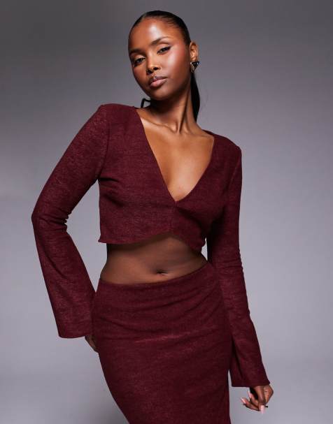 ASOS DESIGN – Geripptes Cropped-Oberteil aus angerautem Material in Burgunderrot mit V-Ausschnitt und ausgestellten Ärmeln, Kombiteil - view 1