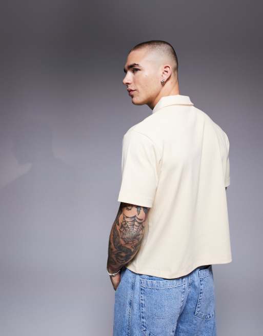 ASOS DESIGN – Geripptes Cropped-Poloshirt in Blassgelb mit Bruststickerei , 3 von 4