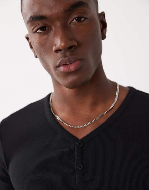 ASOS DESIGN – Geripptes, körperbetontes T-Shirt in Schwarz mit Henley-Ausschnitt, 3 von 5