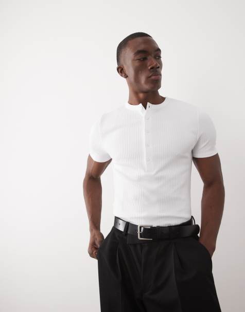 ASOS DESIGN – Geripptes, körperbetontes T-Shirt in Weiß mit Henley-Ausschnitt - view 1